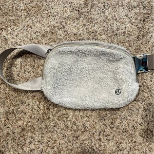 Lululemon Everywhere Belt Bag Fleece